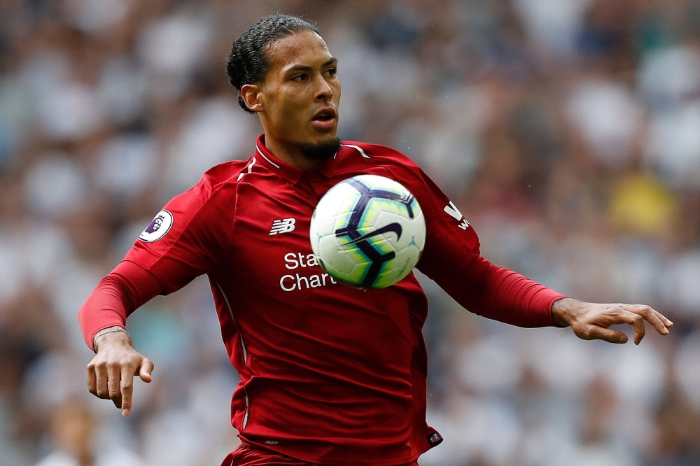 Liverpool's Dutch defender Virgil van Dijk controls the ball during the English Premier League football match between Tottenham Hotspur and Liverpool at Wembley Stadium in London, on September 15, 2018. AFP / Adrian Dennis 