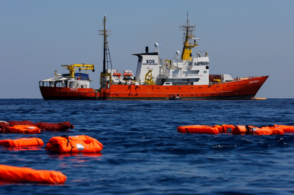 (FILES) This file photo taken on June 23, 2018 between Lampedusa and Tunisia shows Aquarius rescue vessel, chartered by French NGO SOS-Mediterranee and Doctors Without Borders (MSF), during a rescue drill at open sea. AFP / PAU BARRENA