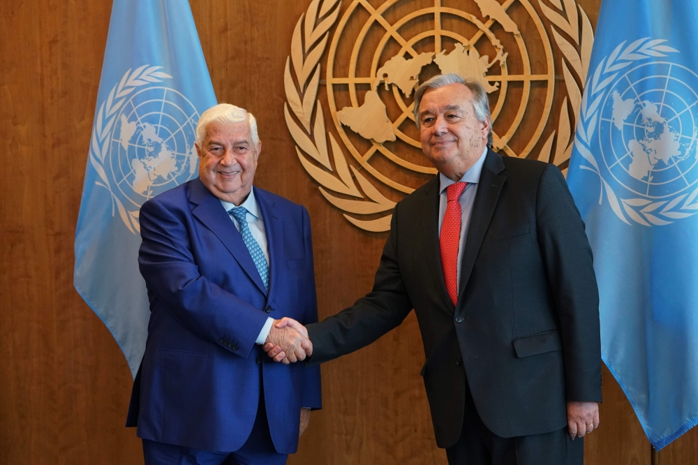 United Nations Secretary General Antonio Guterres meets with Syrian Foreign Minister Walid Al-Moualem on September 28, 2018 at the United Nations in New York. / AFP / Don EMMERT