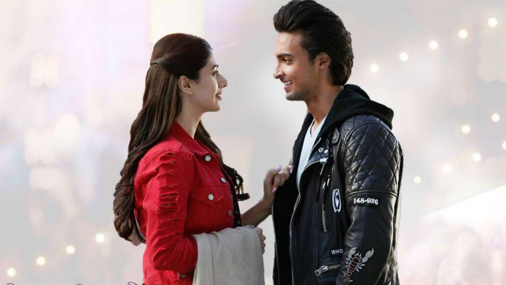 Still of the actors Aayush Sharma (R) and Warina Hussain from the movie Love Yatri.