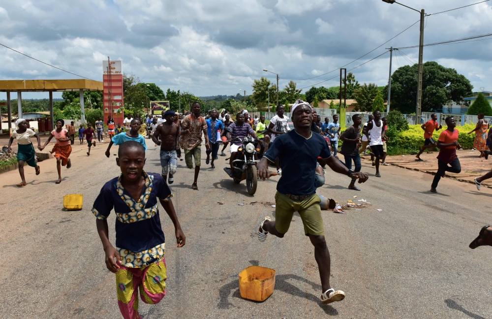 People protest against the results of Ivory Coast's regional and municipal elections in Tiebissou, on October 14, 2018, a day after the vote. AFP / ISSOUF SANOGO