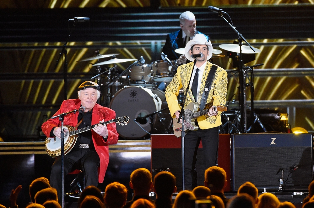 Roy Clark(L) and Brad Paisley perform onstage at the 50th annual CMA Awards at the Bridgestone Arena in Nashville, Tennessee on November 2, 2016.  AFP / Getty Images North America / Gustavo Caballero 