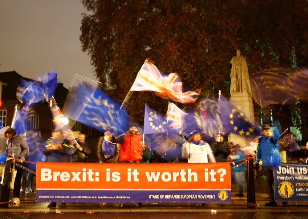 Anti-Brexit demonstrators protest outside the Houses of Parliament in London, Britain, November 19, 2018. REUTERS/Henry Nicholls