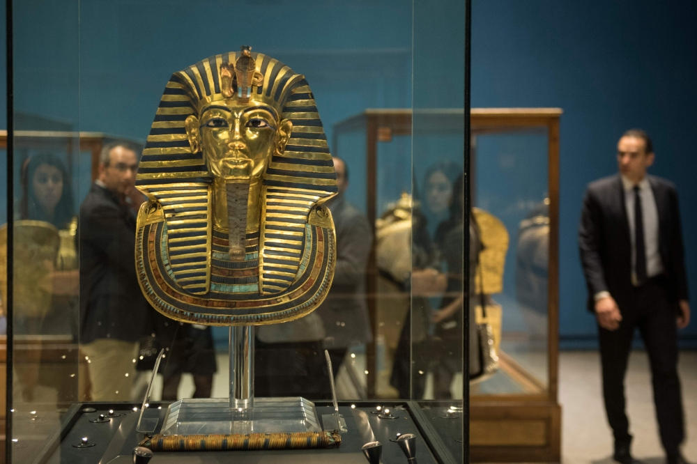 (FILES) In this file photo taken on November 28, 2017 the Golden Mask of King Tutankhamun is displayed at Cairo's Egyptian Museum.   AFP / MOHAMED EL-SHAHED
