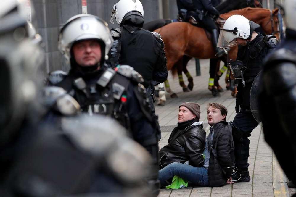 Police arrest protesters wearing yellow vests, a symbol of a drivers' protest against higher fuel prices, during a demonstration in central Brussels, Belgium, November 30, 2018. Reuters/Yves Herman