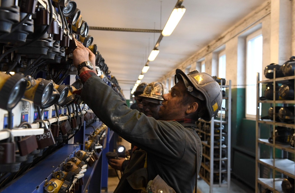 A miner puts away his equipment after a night shift at the shaft at the Knurow mine on November 23, 2018 in Knurow, in Poland's southern mining region of Silesia. AFP / Janek SKARZYNSKI 