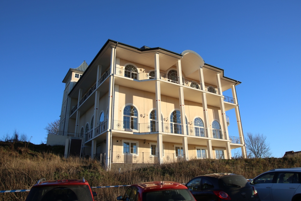 Cars are parked in front of Johannesberg Castle in Rimbo, 50km north of Stockholm, Sweden, on December 5, 2018, where peace talks on Yemen are expected to take place.  AFP / Tom LITTLE