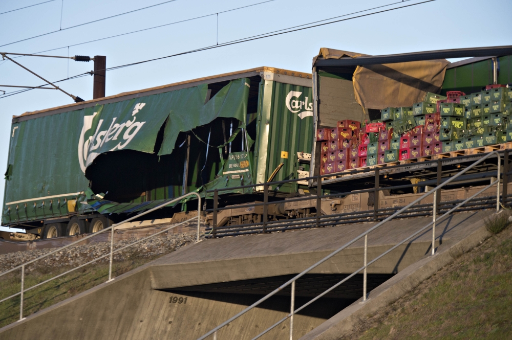 Damaged containers on a cargo train are seen on the Great Belt Bridge after a railway accident on January 2, 2019 in Nyborg, Denmark. AFP / Ritzau Scanpix / Michael Bager