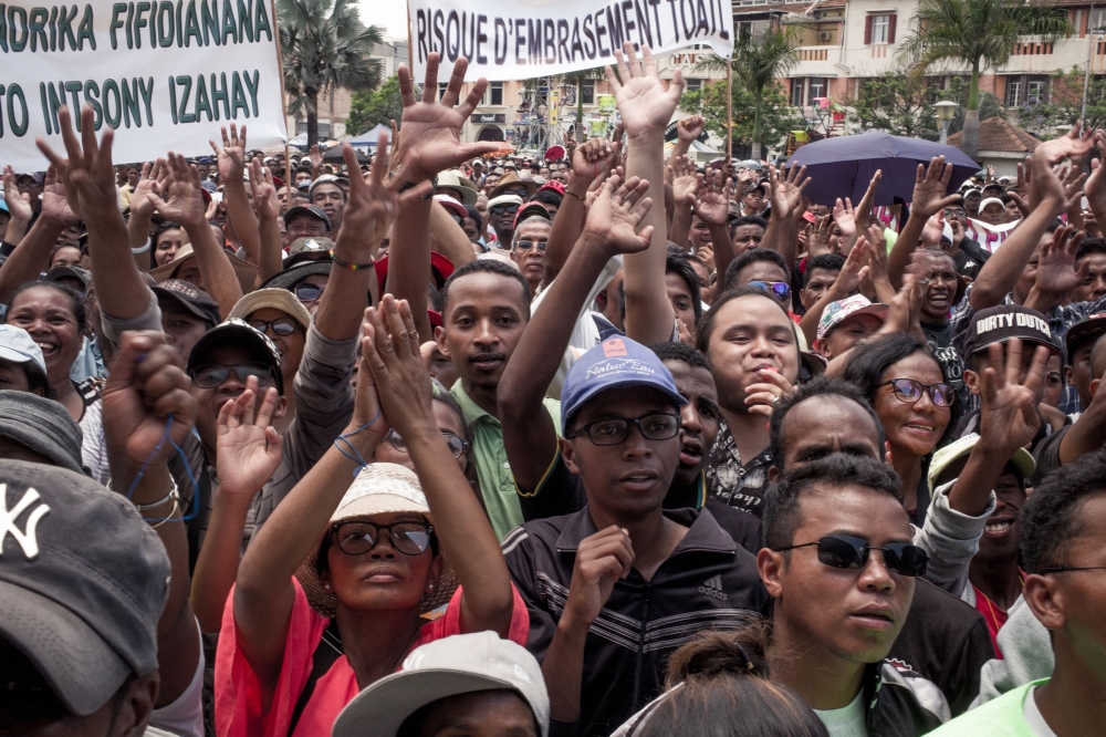 Supporters of the Malagasy opposition presidential candidate Marc Ravalomanana gesture and chant slogans during a rally at 13 Mai Plaza, in Antananarivo, on December 29, 2018. AFP / RIJASOLO