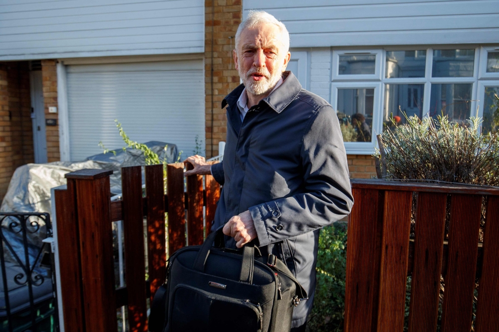 Britain's main opposition Labour Party leader Jeremy Corbyn leaves his home in London on January 14, 2019. AFP / Tolga Akmen 