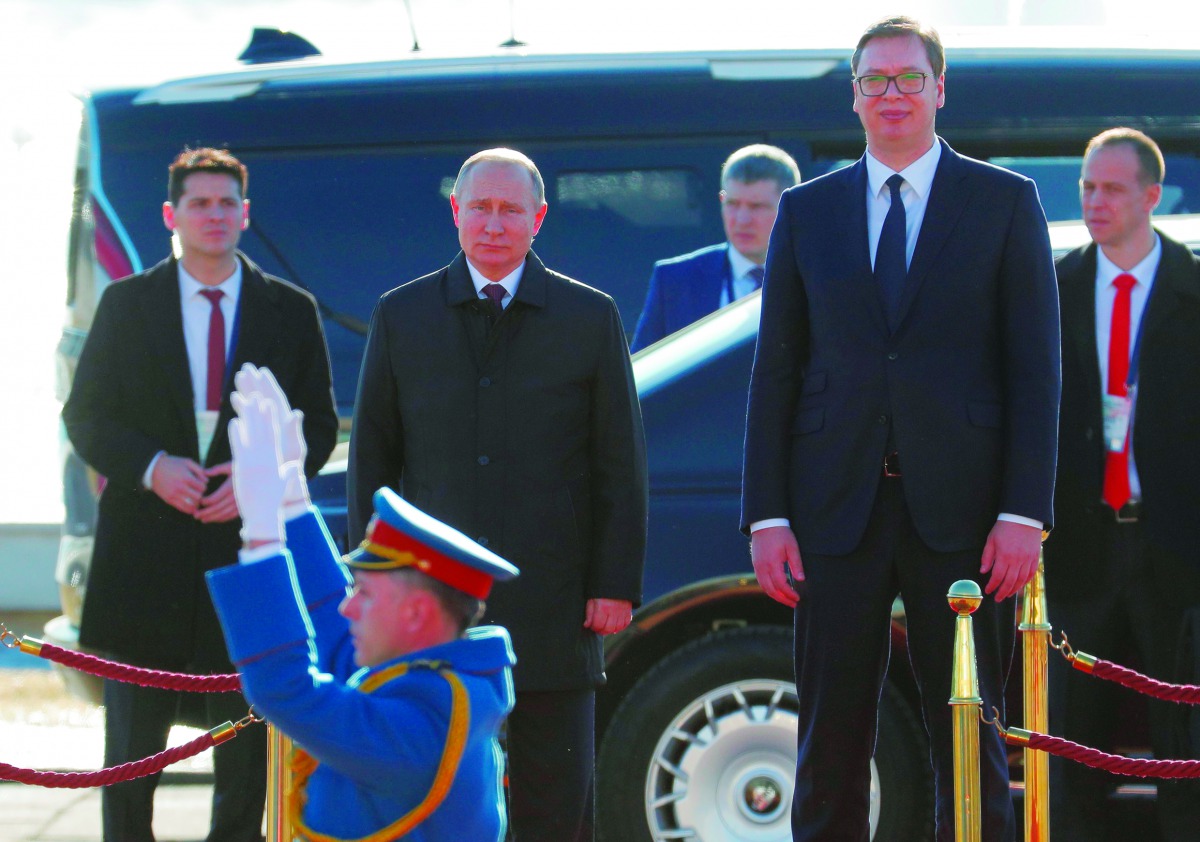 Serbian President Aleksandar Vucic and his Russian counterpart Vladimir Putin attend a welcoming ceremony prior to their talks in Belgrade on January 17, 2019. AFP / pool / Maxim Shipenkov

