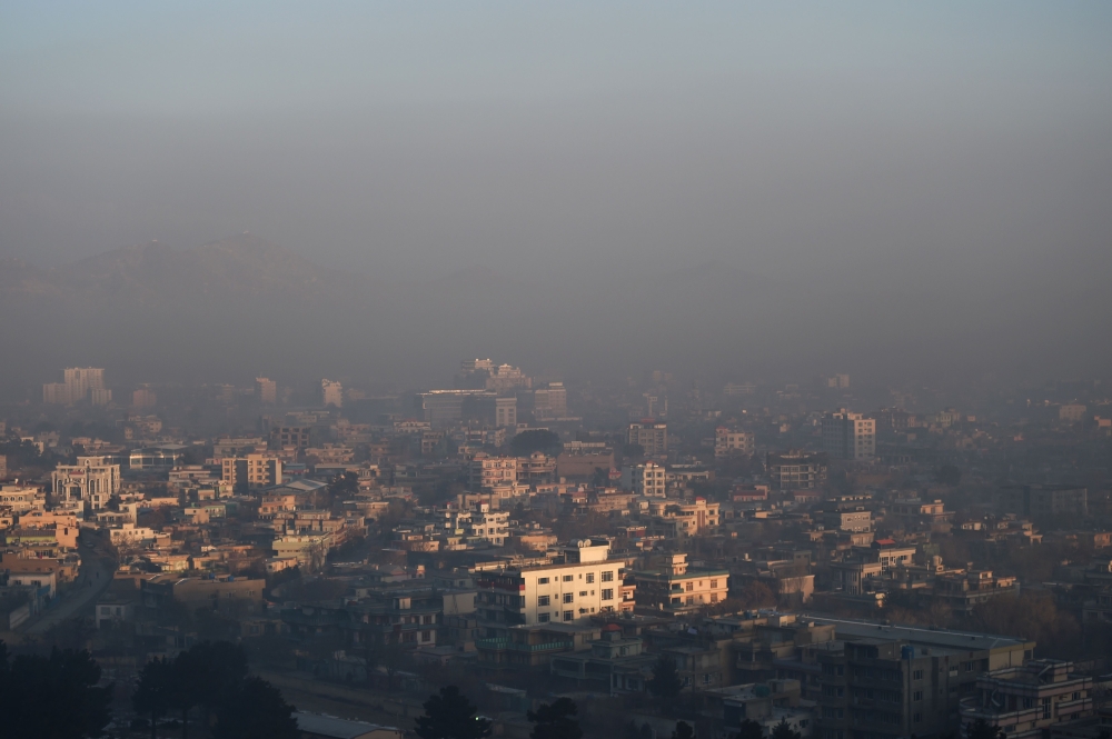 This photograph taken on January 17, 2019, shows a general view of residential areas amid heavy smog conditions in Afghanistan's capital Kabul. AFP / WAKIL KOHSAR