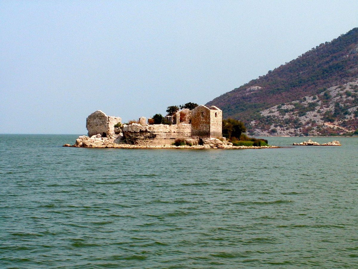 Fortress Grmožur in Lake Skadar, Montenegro (Photo courtesy: Darij & Ana/CC BY 2.0/Wikipedia)