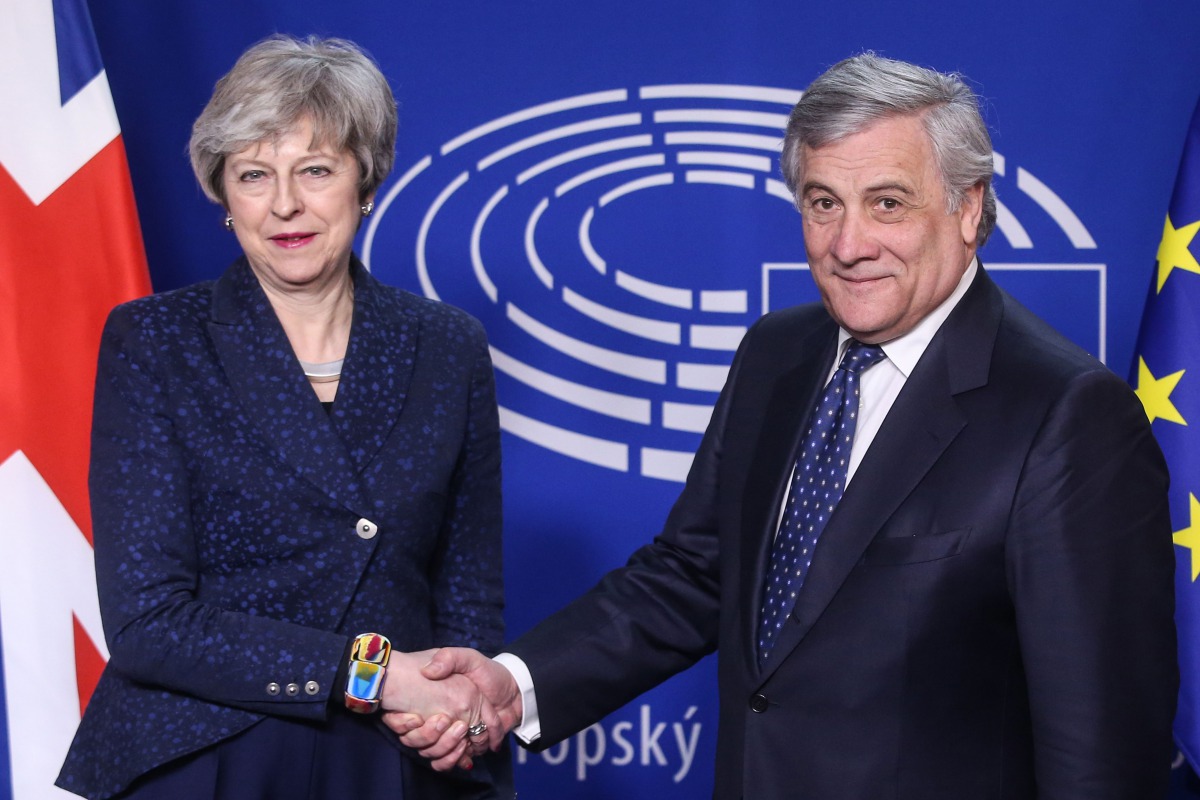 European Parliament President Antonio Tajani shakes hand with British Prime Minister Theresa May before a meeting at the European Parliament on February 7, 2019 in Brussels. AFP / François Walschaerts
