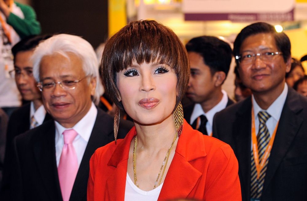 This file picture taken on March 24, 2010 shows Thai Princess Ubolratana Rajakanya visiting the Thailand pavilion at the Hong Kong Entertainment Expo.  - / AFP / Mike CLARKE 