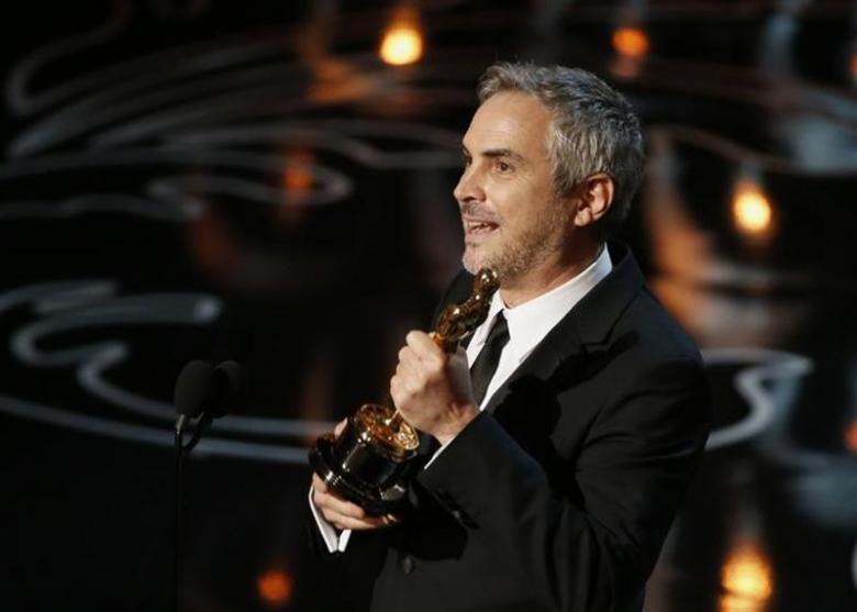 Alfonso Cuaron accepts the Oscar for best director for Gravity at the 86th Academy Awards in Hollywood, March 2, 2014. Reuters/Lucy Nicholson