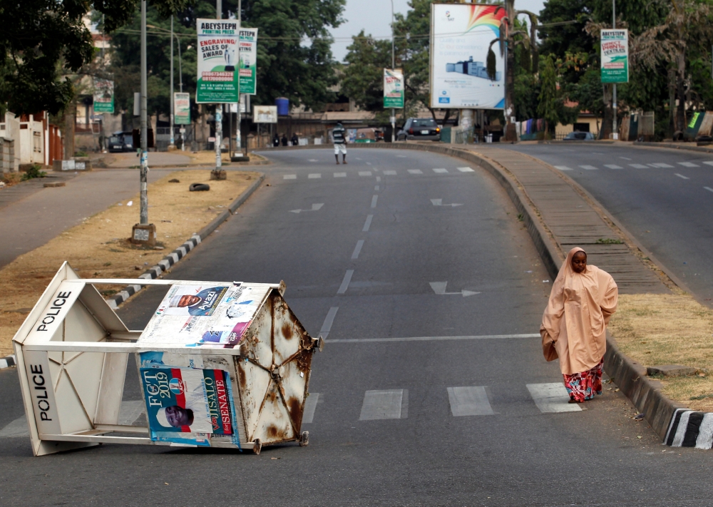 A road leading to a collation centre is blocked, as Nigerians await the result of the Presidential election, in Abuja, Nigeria February 24, 2019. Reuters/Gbemileke Awodoye  