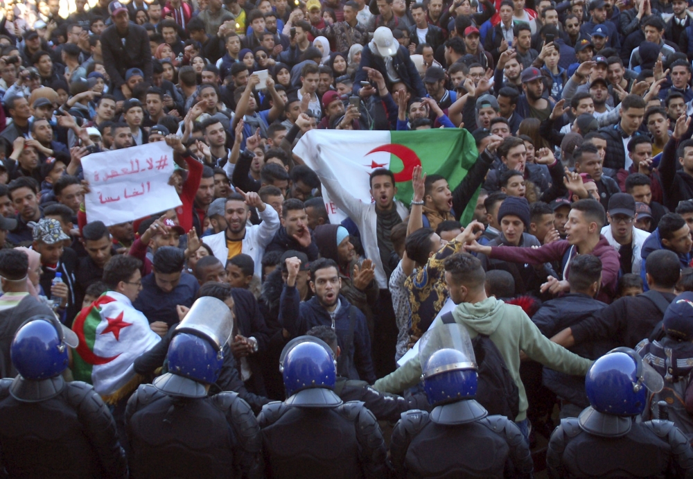 Algerian students take part in a protest against ailing President Abdelaziz Bouteflika's bid for a fifth term at Place d'Armes in the city of Oran on February 26, 2019.   AFP / STRINGER
