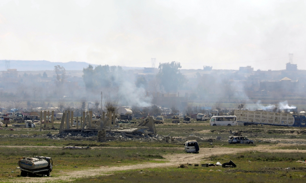 Plumes of smoke rise in Baghouz, Deir Al Zor province, Syria March 3, 2019. REUTERS/Rodi Said
