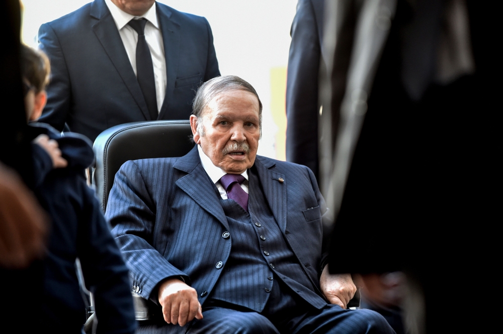  In this file photo taken on November 23, 2017, Algerian President Abdelaziz Bouteflika is seen while voting at a polling station in the capital Algiers during polls for local elections. AFP / Ryad Kramdi 