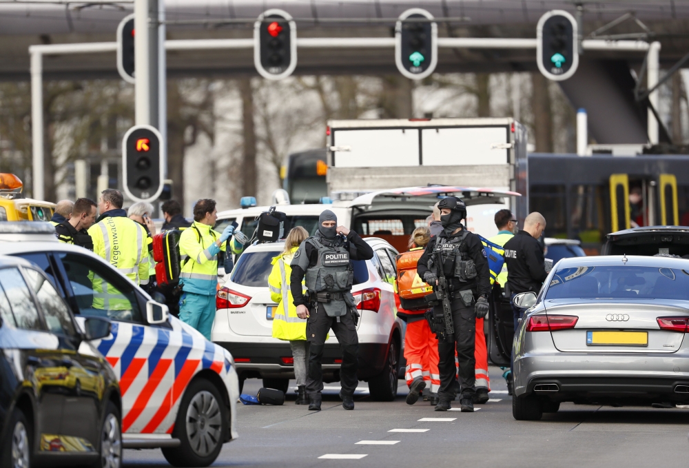 Emergency services stand at the 24 Oktoberplein in Utrecht, on March 18, 2019 where a shooting took place. Netherlands OUT / AFP / ANP / Robin van Lonkhuijsen