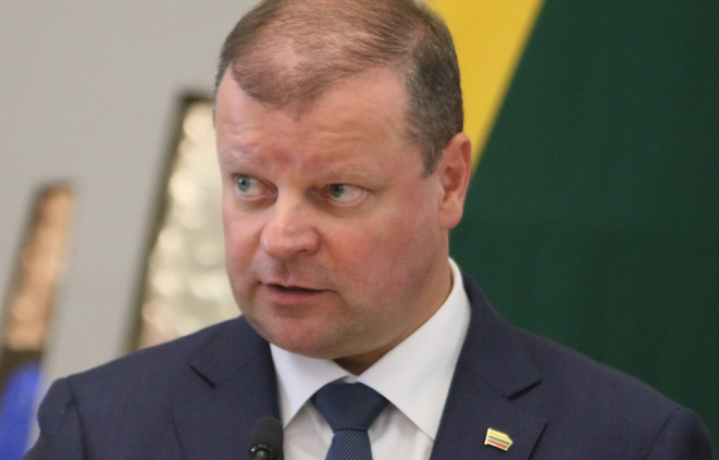 Lithuania PM Saulius Skvernelis speaks during a joint press conference with his Latvian, Israeli and Estonian counterparts following a meeting in Vilnus on August 24, 2018. AFP / Petras Malukas
 