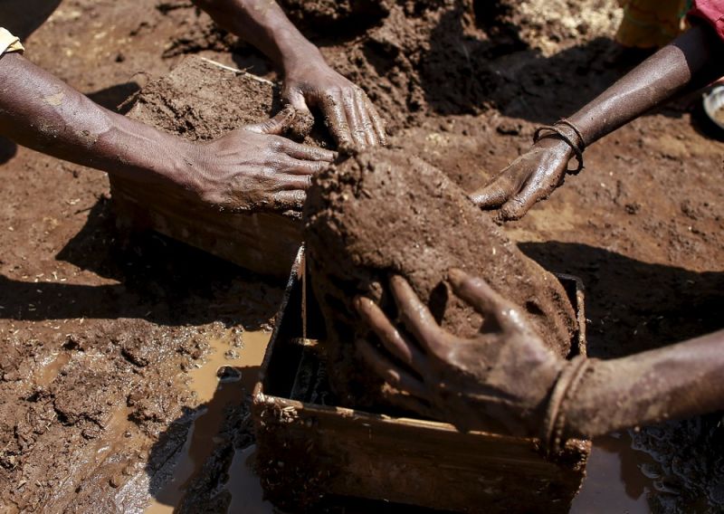 Labourers shape mud bricks as they work at a kiln in India, March 10, 2016. Reuters/Danish Siddiqui