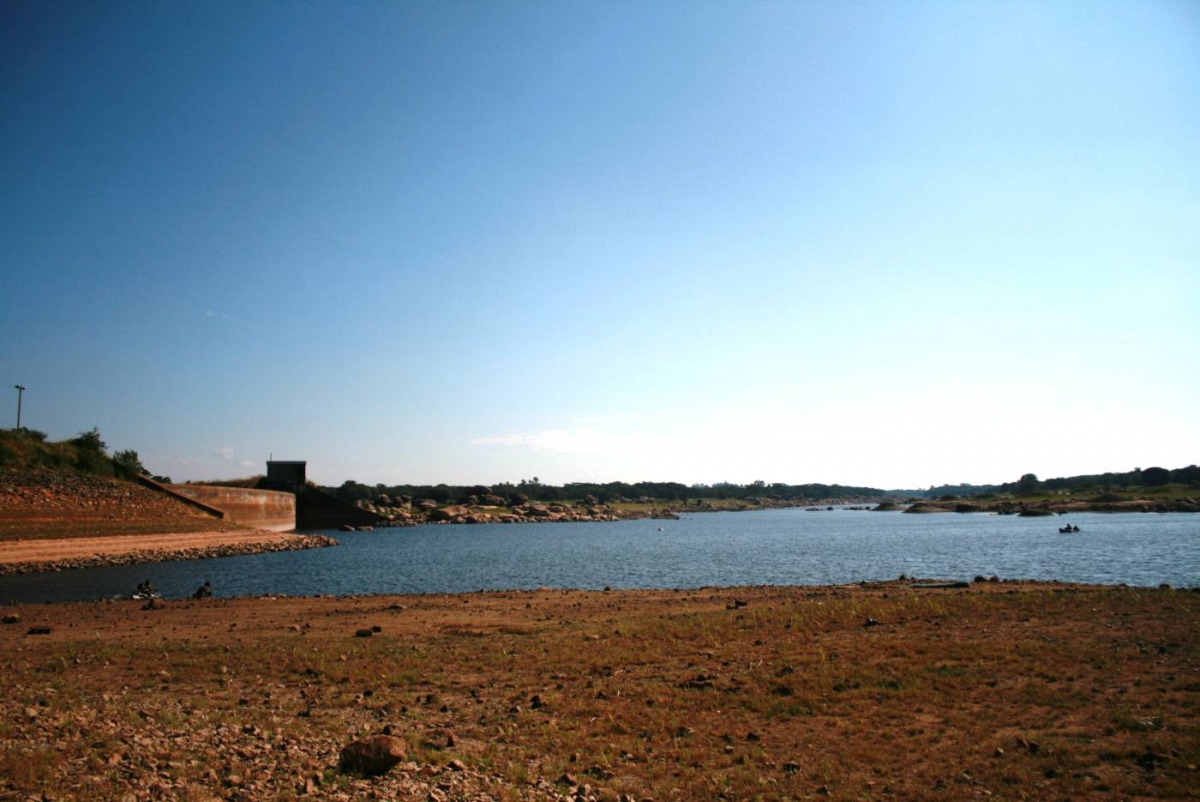 A view of the drought-hit Harava reservoir, which supplies water to Harare, Zimbabwe's capital, March 27, 2019. Thomson Reuters Foundation/Tonderayi Mukeredzi