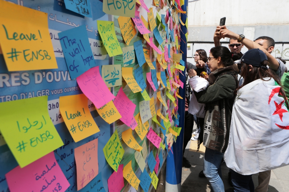 Students write their demands as they stage a demonstration demanding the departure of all government officials affiliated with former President Abdelaziz Bouteflika, in Algiers, Algeria on April 16, 2019. (Farouk Batiche/Anadolu Agency)
