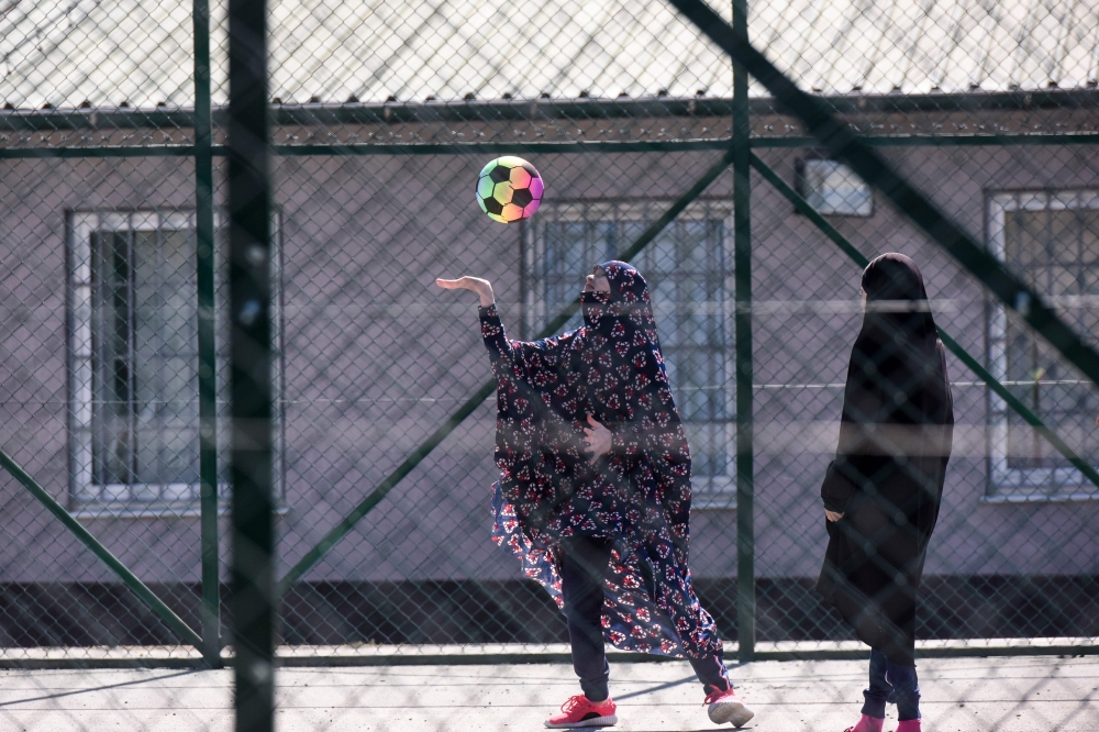 Kosovar children returned from Syria play in the compound of the foreign detention center in the village of Vranidoll on April 21, 2019.  AFP / Armend NIMANI