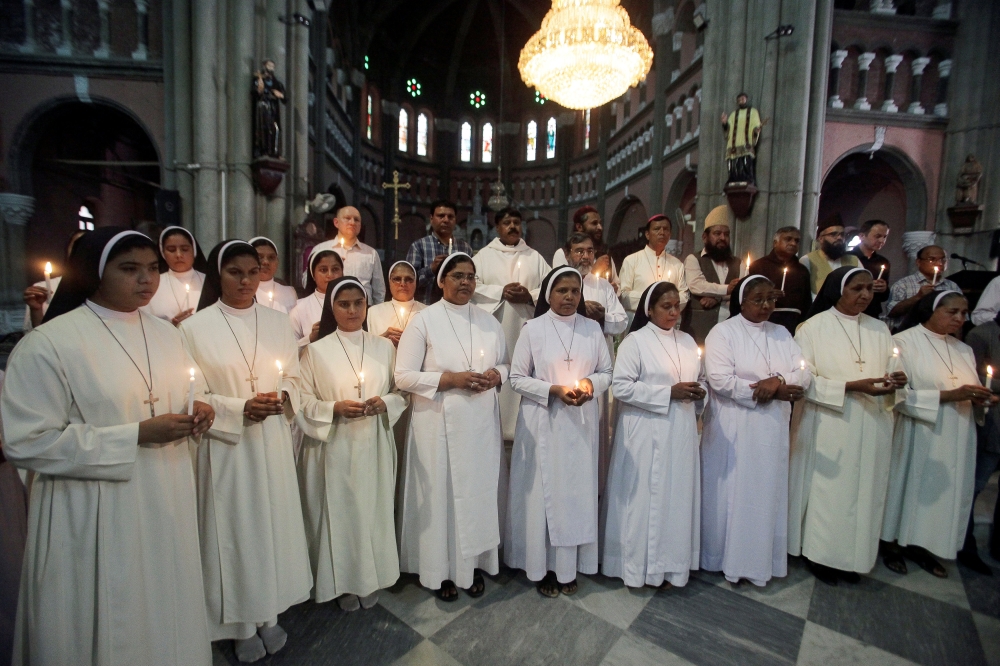 Christian and Muslim clerics light candles for the victims of Sri Lanka's serial bomb blasts, at the Sacred Heart Cathedral in Lahore, Pakistan April 22, 2019. Reuters/Mohsin Raza