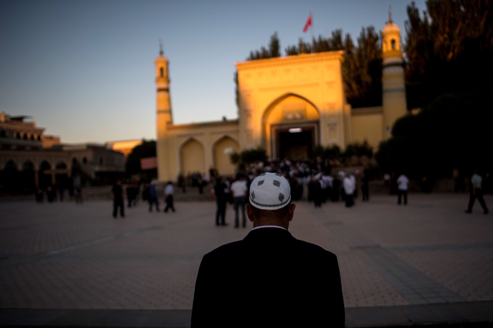 A Muslim man arriving at the Id Kah Mosque for the morning prayer on Eid al-Fitr in the old town of Kashgar inXinjiang, Uighur Autonomous Region, China on June 26, 2017.  AFP / Johannes Eisele