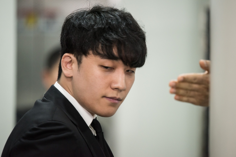  Former BIGBANG boyband member Seungri, real name Lee Seung-hyun, arrives at the High Court in Seoul on May 14, 2019. / AFP / Ed JONES 