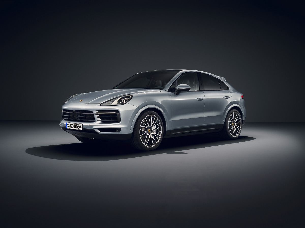 The 2.9-litre twin-turbo engine of the Cayenne S Coupé delivers its maximum torque of 550 Nm across a wide engine speed range between 1,800 and 5,500 rpm.

