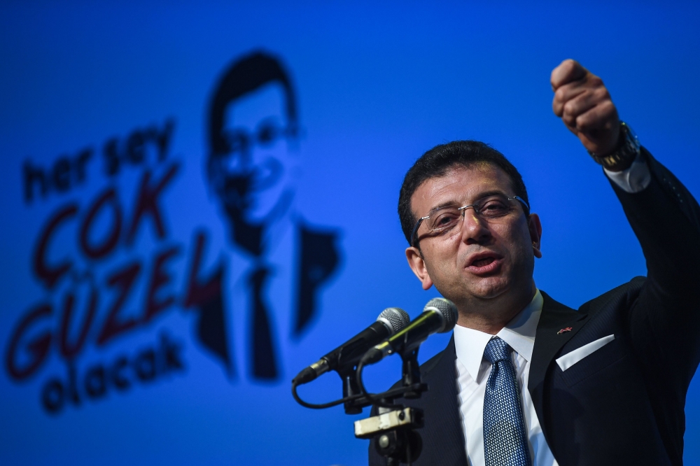 Turkish opposition candidate for the Istanbul re-run for the mayor's election, Ekrem Imamoglu gestures as he delivers a speech on stage during his repeated political campaign coordination meeting on May 22, 2019 in Istanbul.  AFP / OZAN KOSE