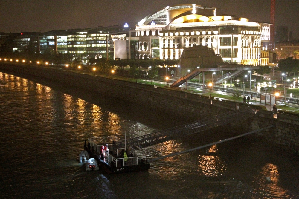 A rescue boat is seen on the Danube river after a tourist boat capsized in Budapest, Hungary, May 30, 2019. REUTERS/Bernadett Szabo