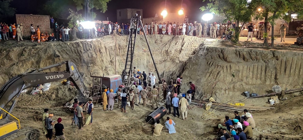 In this photo taken on June 10, 2019, an Indian rescue team launches an operation to recover the body of Fatehveer Singh, 2, who fell in a 33-meter (110-feet) deep well on June 6, in Sunam in the Punjab district of Sangrur. AFP / STR