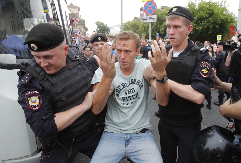 Policemen detain Russian opposition leader Alexei Navalny during a rally in support of investigative journalist Ivan Golunov, who was detained by police, accused of drug offences and later freed from house arrest, in Moscow, Russia June 12, 2019. Reuters/