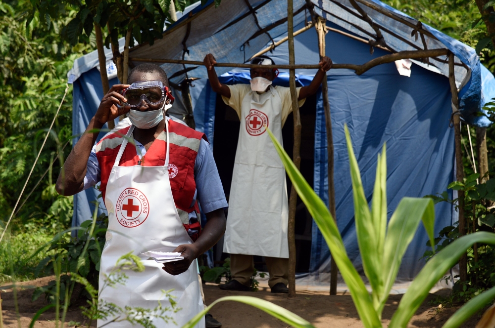 Health workers stand at a non-gazetted crossing point in the Mirami village, near the Mpondwe border checkpoint between Uganda and the Democratic Republic of Congo on June 14, 2019. AFP / ISAAC KASAMANI