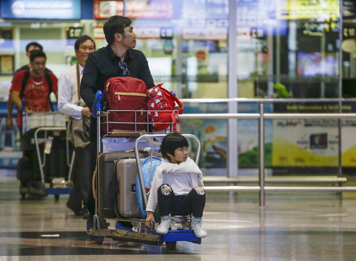 FILE PHOTO: Airlines passengers in Kuala Lumpur International Airport, Sepang, Malaysia, March 1, 2016. EPA/ Fazry Ismail