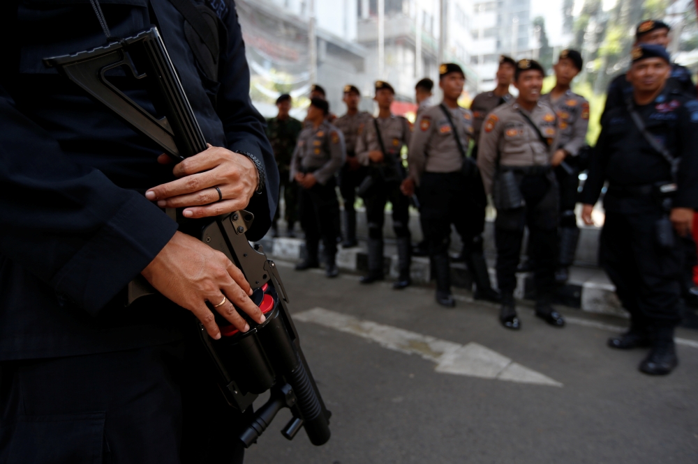 Riot-policeman stands guard with tear gas gun at Indonesia's Constitutional Court, ahead of a verdict of challenge to overturn the official result of the April's presidential election, in Jakarta, Indonesia, June 27, 2019. Reuters/Willy Kurniawan