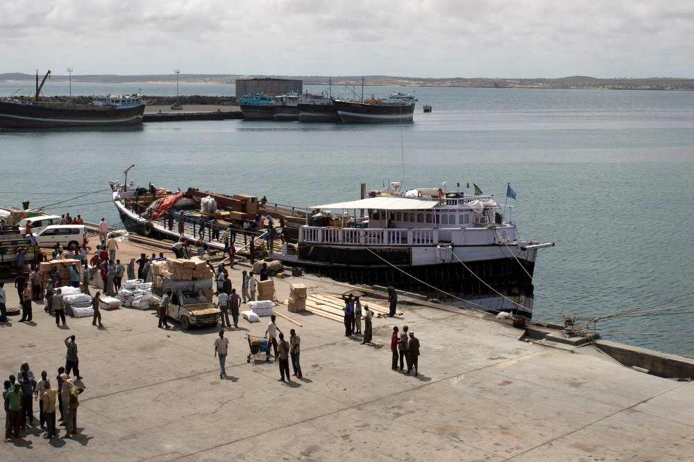 FILE PHOTO: Workers stand at the sea port of the coastal town of Kismayu in southern Somalia November 12, 2013. REUTERS/Siegfried Modola/File Photo