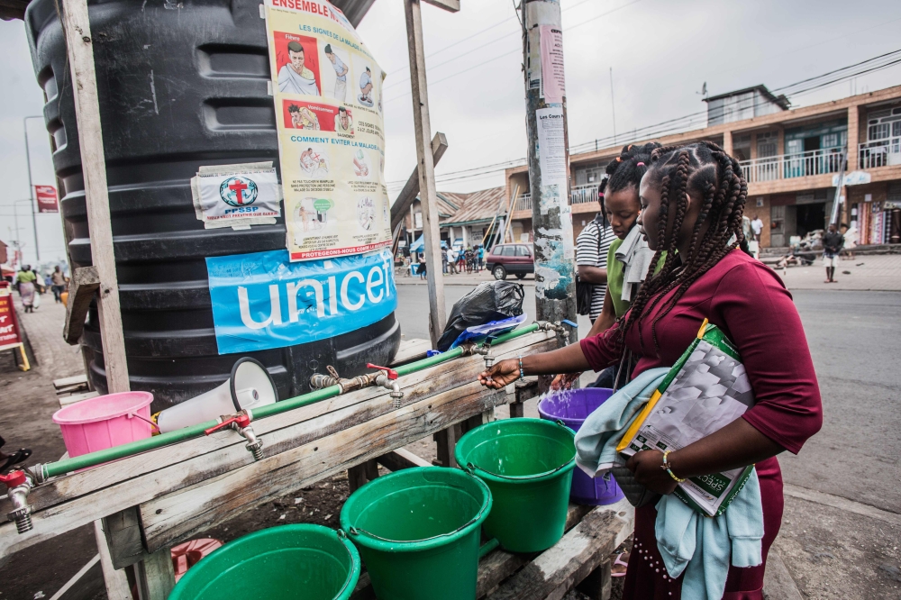 Women wash their hands in Goma on July 31, 2019.  AFP / PAMELA TULIZO