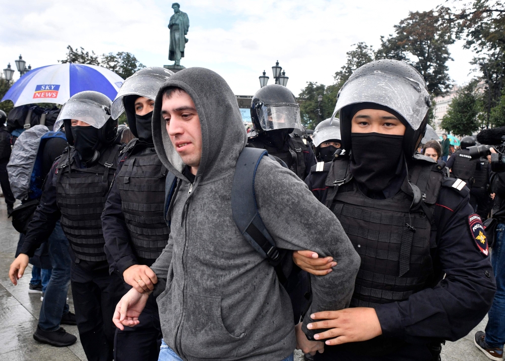 Riot police officers detain a participant of an unsanctioned rally urging fair elections at Moscow's Pushkinskaya Square on August 3, 2019. AFP / Alexander NEMENOV