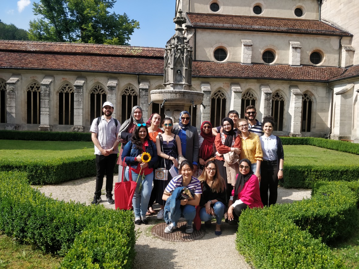Aiza Khan, other students & alumni, with GU-Q Associate Professor Sohaira Siddiqui.
