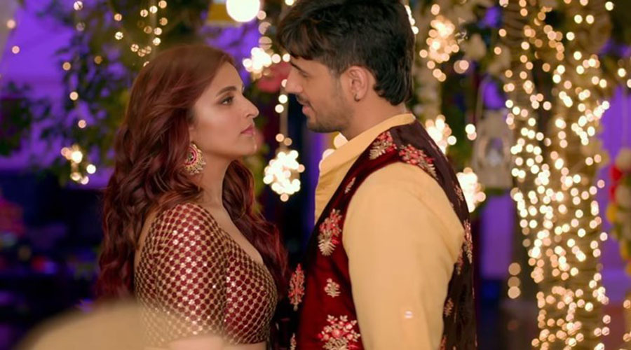 Still from the movie Jabariya Jodi.