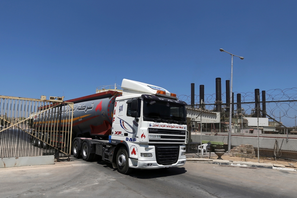 A fuel tanker leaves the Gaza power plant in the central Gaza Strip August 26, 2019. REUTERS/Ibraheem Abu Mustafa