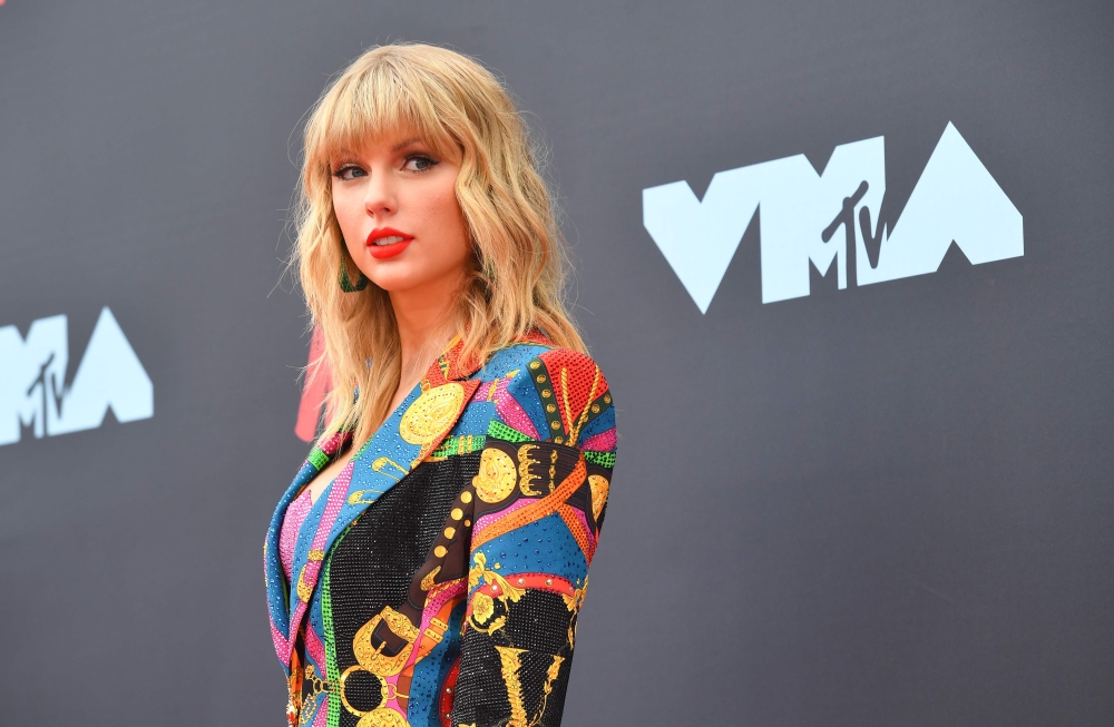 US singer-songwriter Taylor Swift arrives for the 2019 MTV Video Music Awards at the Prudential Center in Newark, New Jersey on August 26, 2019. / AFP / Johannes EISELE