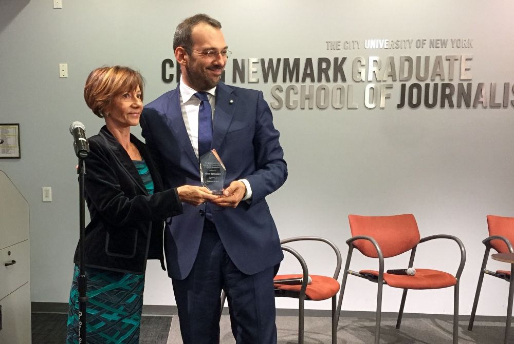 Italian journalist Paolo Borrometi receives the 2019 Peter Mackler Award from Catherine Antoine, Peter Mackler's widow, at the Newmark Graduate School of Journalism in New York on September 25, 2019. AFP / Thomas URBAIN