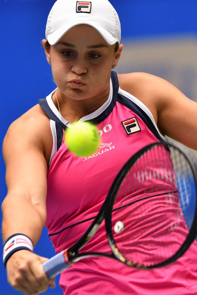 Ashleigh Barty of Australia hits a return against Sofia Kenin of the US during their third round women's singles match at the Wuhan Open tennis tournament in Wuhan on September 25, 2019. AFP / Hector Retamal
